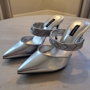 Nine West Silver Slip-On Pointy Pumps Size 7